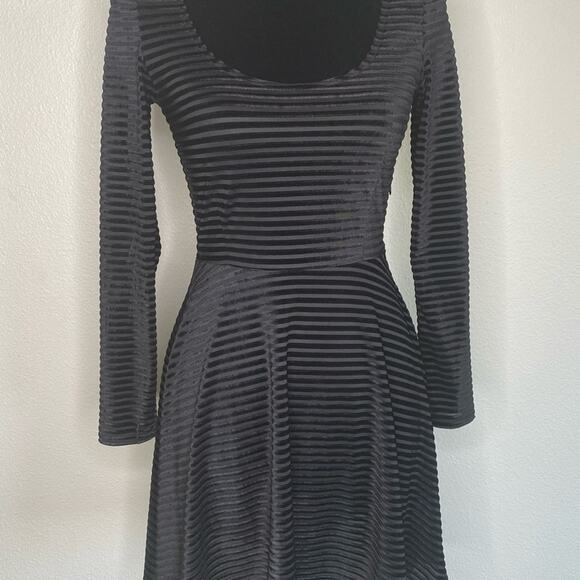 Shown to Scale Small black long-sleeved fit and flare dress - Picture 5 of 8